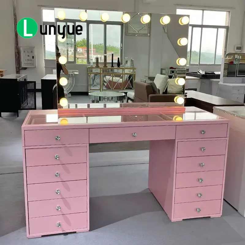 Beauty Makeup Vanity Set - ピンク色の木製ドレッサー。鏡と引き出し付き。寝室や家庭用家具の収納、美容スペースとして最適。