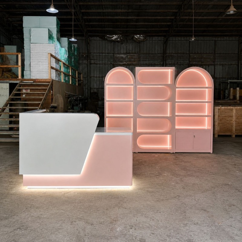 塗料メーカー、化粧品展示キャビネット（照明付き）、美容サロン - Beauty & Makeup Katia Di Paola のレビューと価格